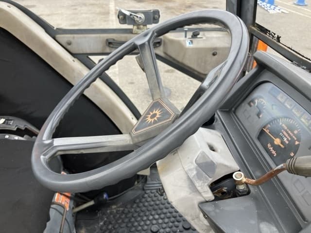 Tractor — Auction (lot 8451-1324)