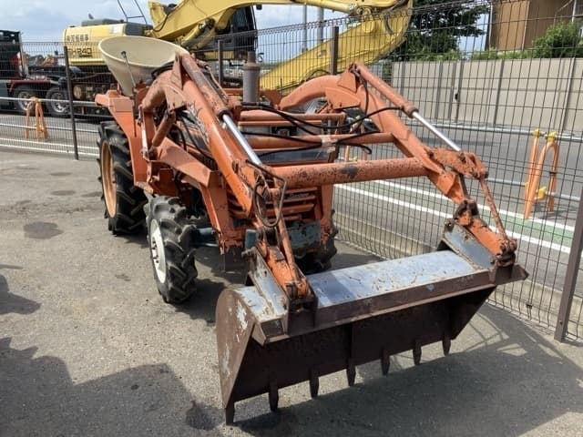 Tractor — Auction (lot 8451-1325)