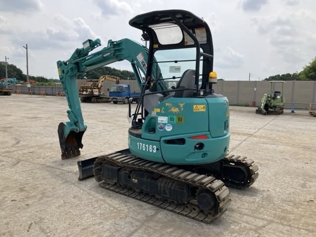 MINI EXCAVATOR — Auction (lot 8451-133)