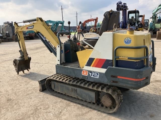 MINI EXCAVATOR — Auction (lot 8451-136)