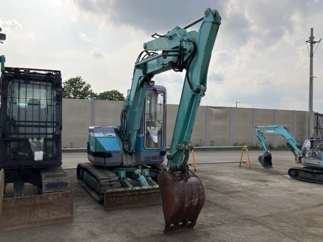 MINI EXCAVATOR — Auction (lot 8451-148)
