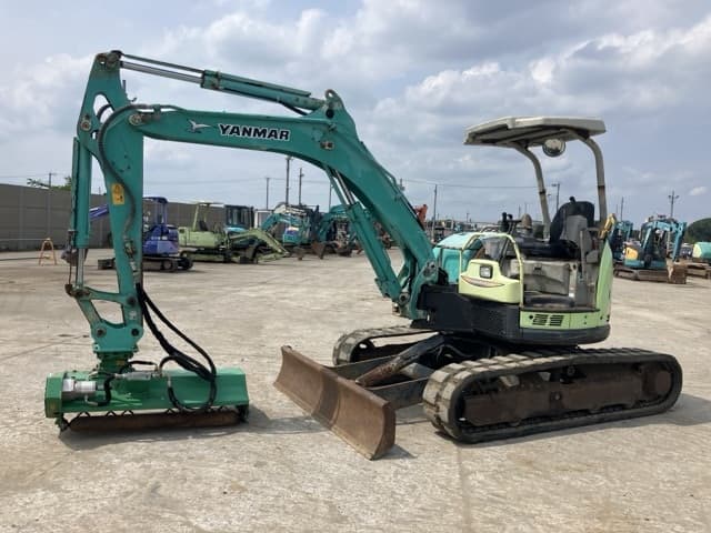 MINI EXCAVATOR — Auction (lot 8451-151)