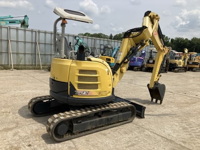 MINI EXCAVATOR — Auction (lot 8451-152)