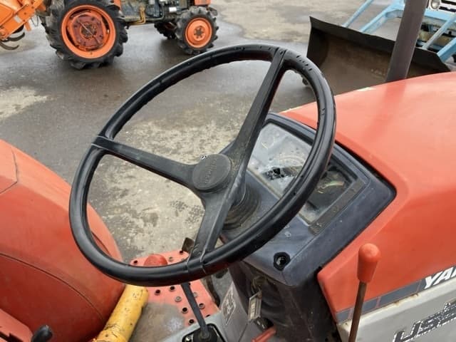 Tractor — Auction (lot 8451-1821)