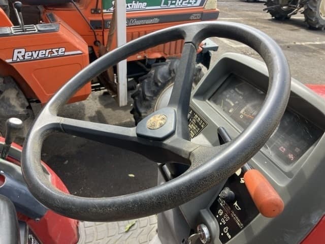 Tractor — Auction (lot 8451-1829)