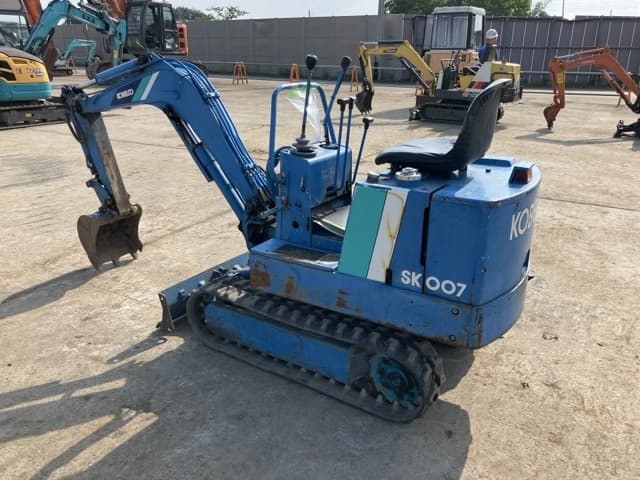 MINI EXCAVATOR — Auction (lot 8451-183)