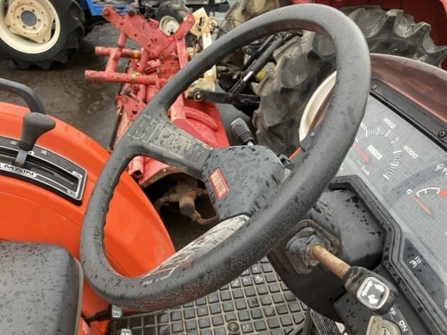 Tractor — Auction (lot 8451-1830)