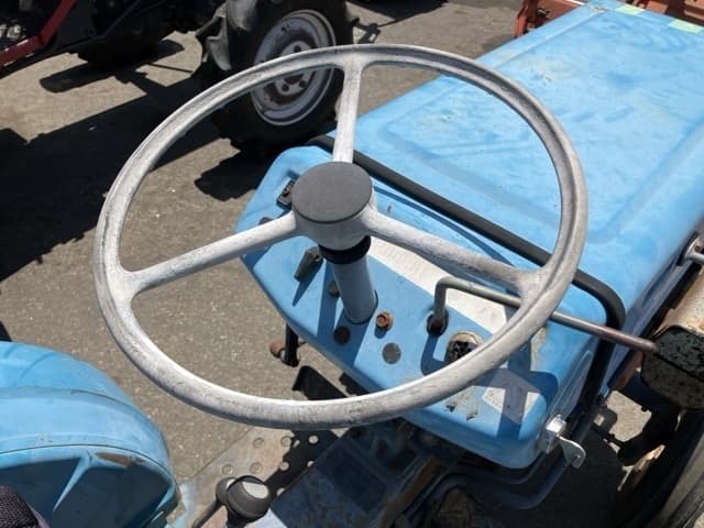 Tractor — Auction (lot 8451-1832)