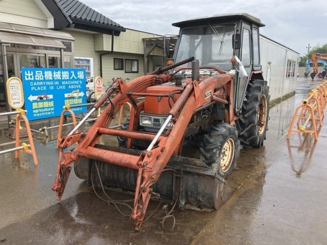 Tractor — Auction (lot 8451-1837)