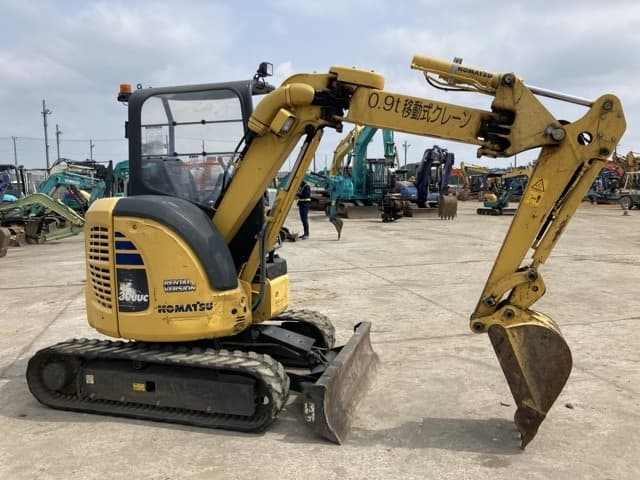 MINI EXCAVATOR — Auction (lot 8451-185)