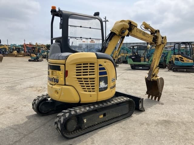 MINI EXCAVATOR — Auction (lot 8451-185)