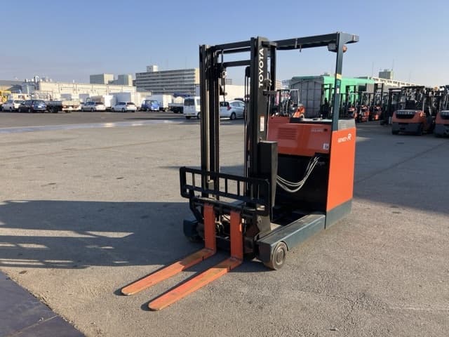 Reach Forklift — Auction (lot 8451-19002)