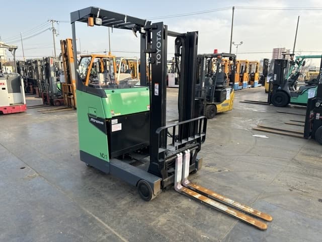 Reach Forklift — Auction (lot 8451-19006)