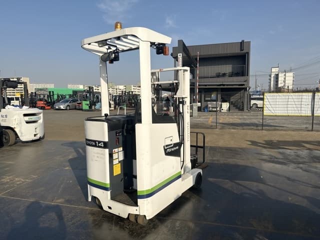 Reach Forklift — Auction (lot 8451-19007)