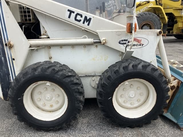 SKID STEER LOADER — Auction (lot 8451-200)