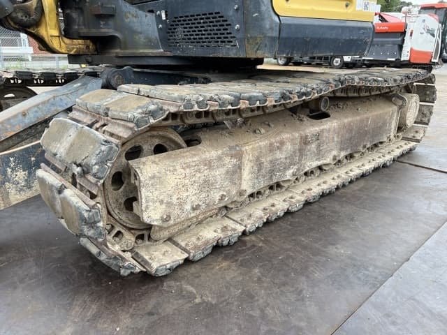 EXCAVATOR — Auction (lot 8451-20004)