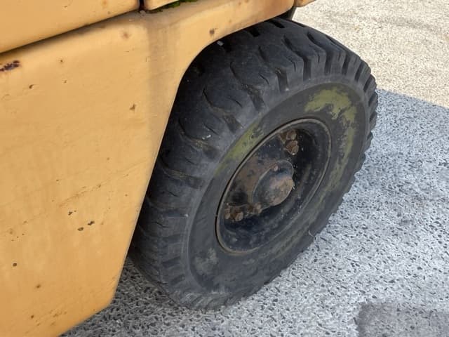 Forklift — Auction (lot 8451-2002)