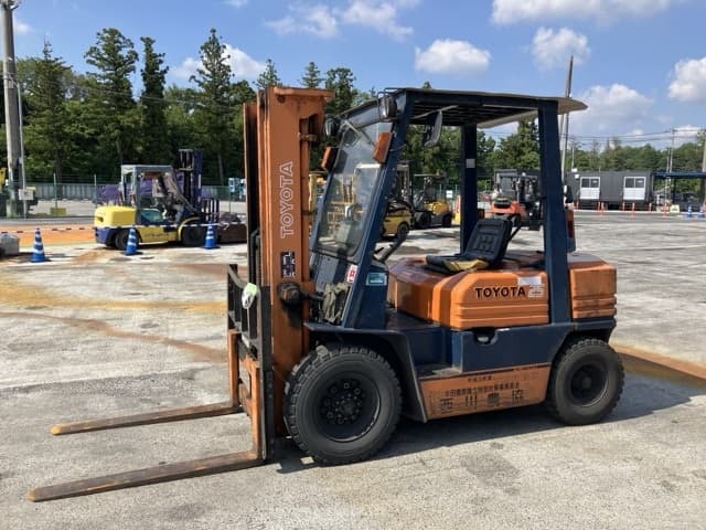 Forklift — Auction (lot 8451-2006)