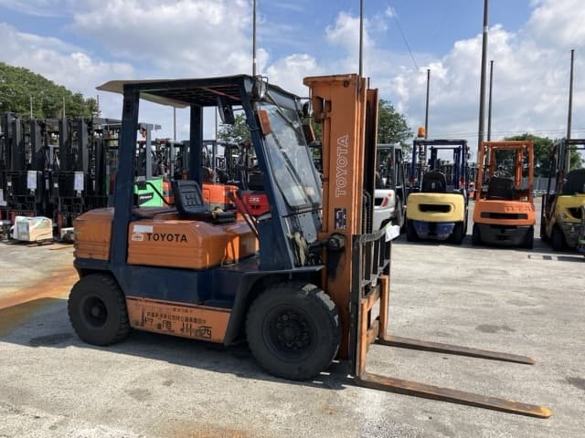 Forklift — Auction (lot 8451-2006)