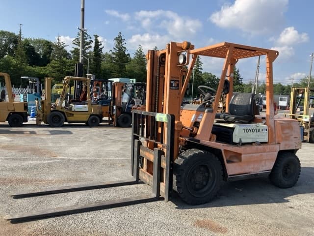 Forklift — Auction (lot 8451-2011)