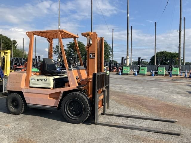 Forklift — Auction (lot 8451-2011)
