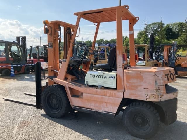 Forklift — Auction (lot 8451-2011)