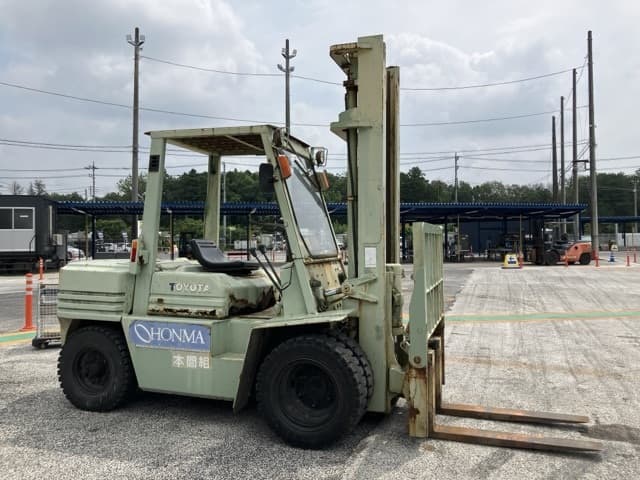 Forklift — Auction (lot 8451-2030)