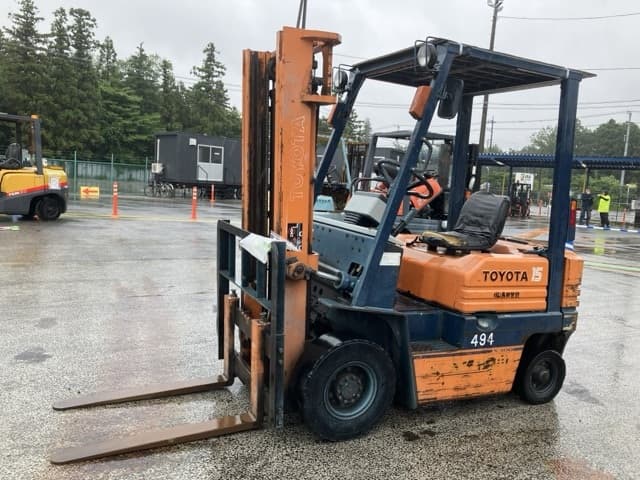 Forklift — Auction (lot 8451-2033)