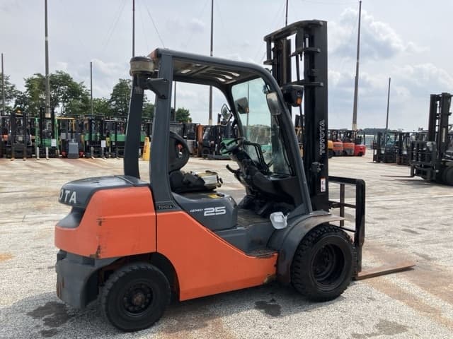 Forklift — Auction (lot 8451-2037)