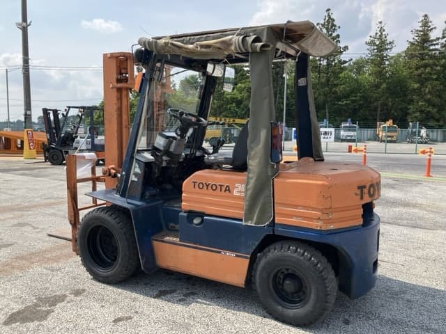 Forklift — Auction (lot 8451-2042)