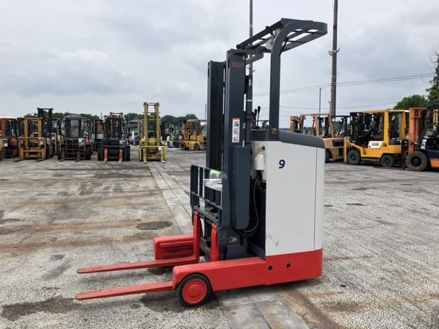Reach Forklift — Auction (lot 8451-2043)