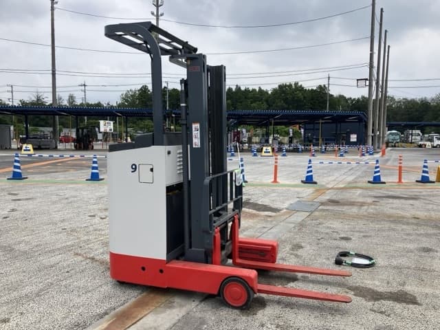 Reach Forklift — Auction (lot 8451-2043)