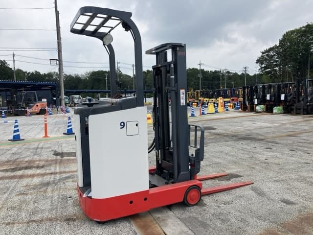 Reach Forklift — Auction (lot 8451-2043)