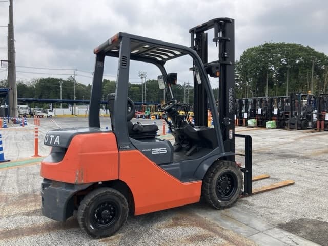 Forklift — Auction (lot 8451-2045)