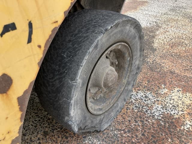 Forklift — Auction (lot 8451-2048)