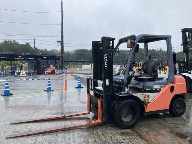 Forklift — Auction (lot 8451-2054)