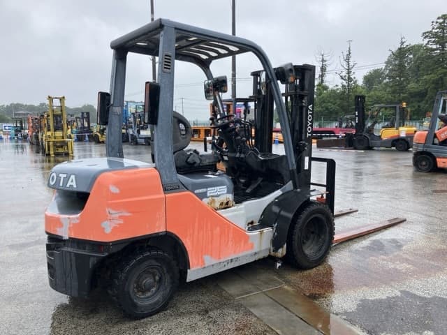 Forklift — Auction (lot 8451-2054)