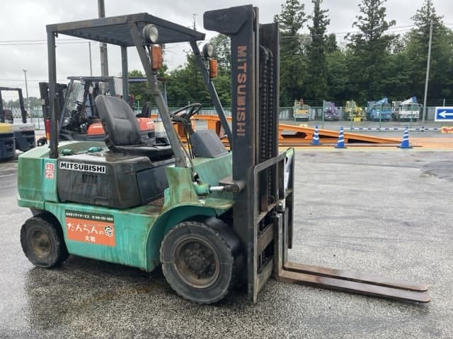 Forklift — Auction (lot 8451-2077)
