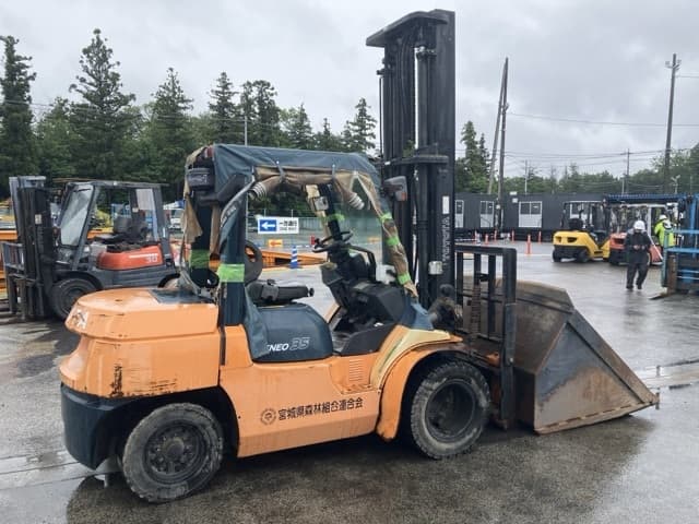 Forklift — Auction (lot 8451-2080)
