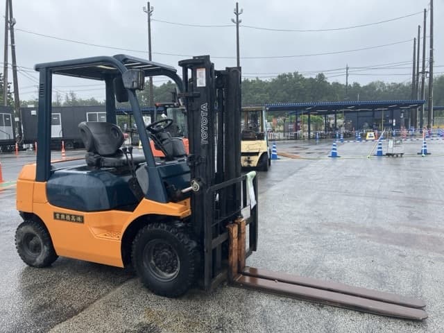 Forklift — Auction (lot 8451-2081)