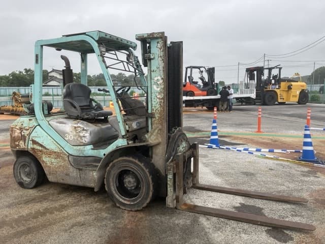 Forklift — Auction (lot 8451-2095)