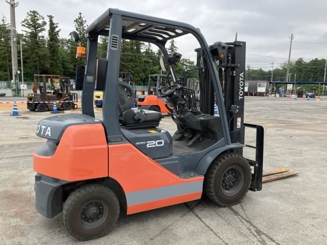 Forklift — Auction (lot 8451-2104)