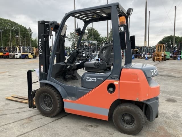 Forklift — Auction (lot 8451-2104)