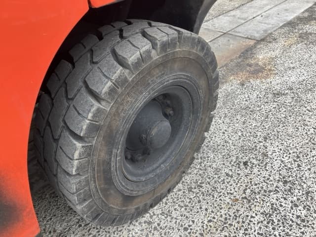 Forklift — Auction (lot 8451-2120)