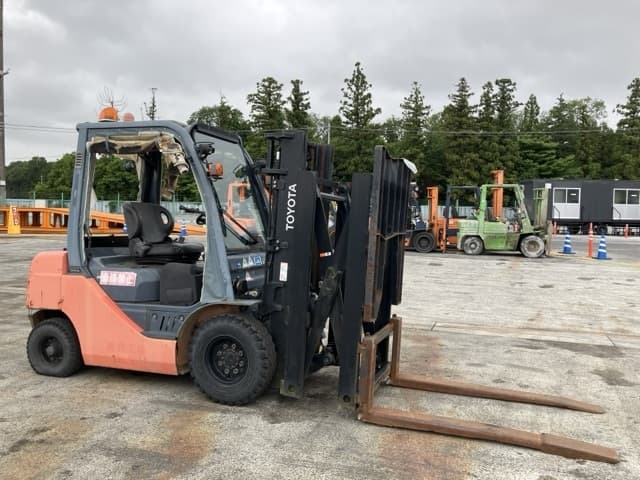 Forklift — Auction (lot 8451-2121)