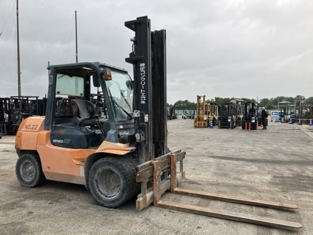Forklift — Auction (lot 8451-2122)