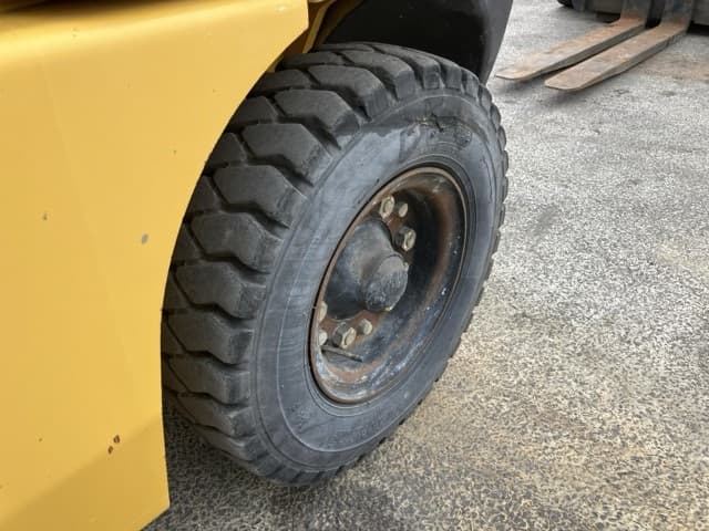 Forklift — Auction (lot 8451-2126)