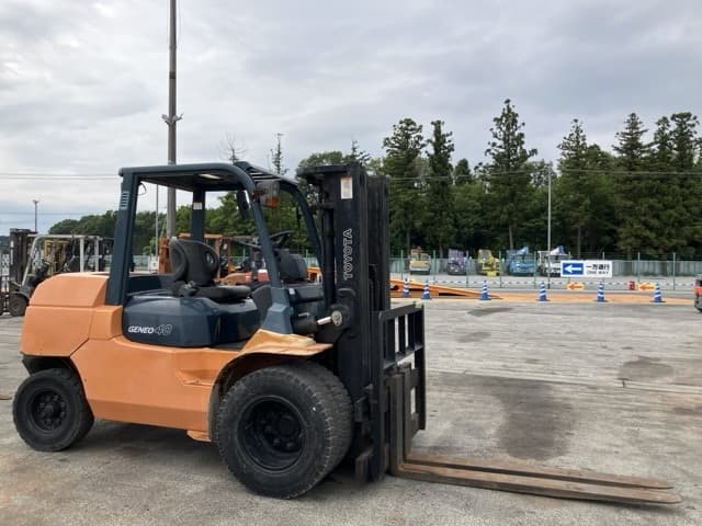 Forklift — Auction (lot 8451-2127)