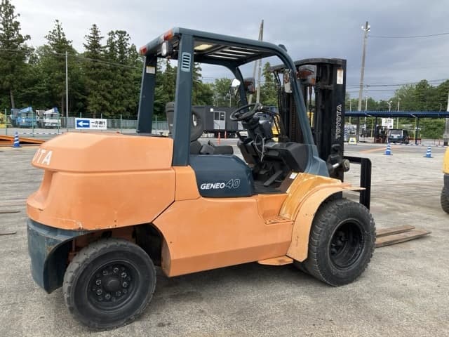 Forklift — Auction (lot 8451-2127)