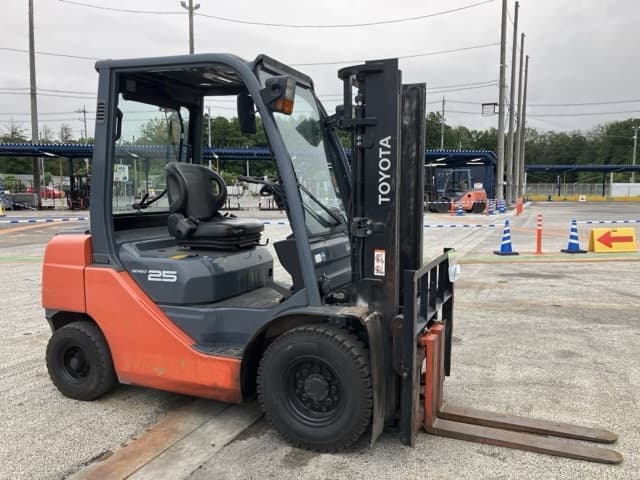 Forklift — Auction (lot 8451-2129)